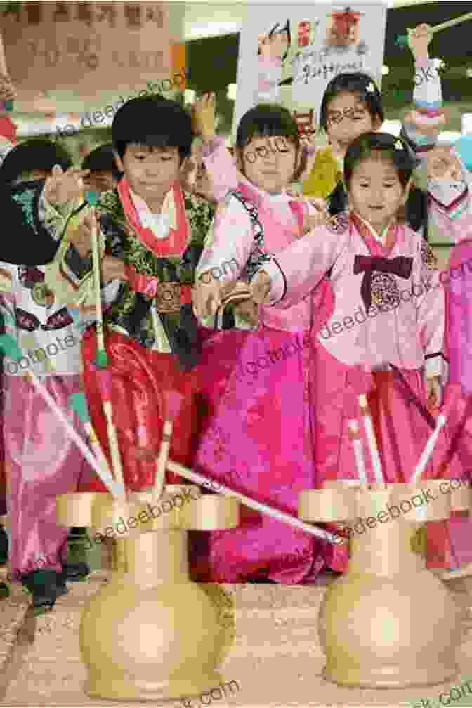 Children Playing Traditional Korean Games At Seoul Geumjegwansik Kids Travel Pop Up Cities Seoul Geumjegwansik: Hands On Projects For Creative Kids Activity Family Trip Heritage Of Korea
